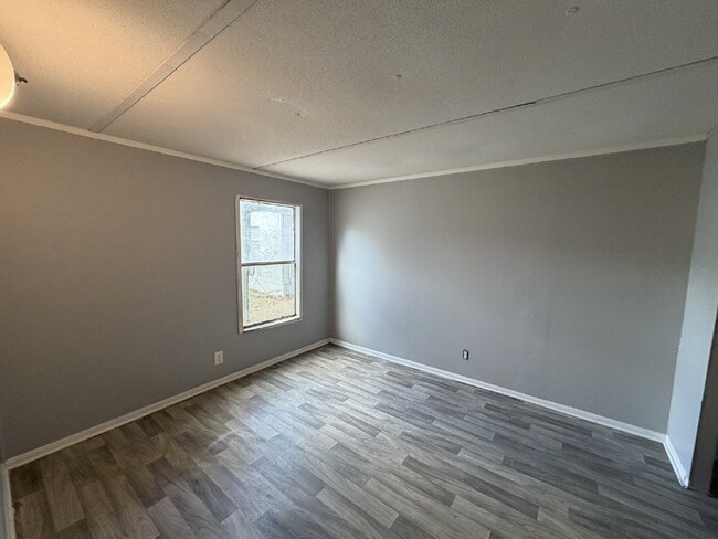 Building Photo - Cozy 2 Bedroom Mobile Home - Northside Community