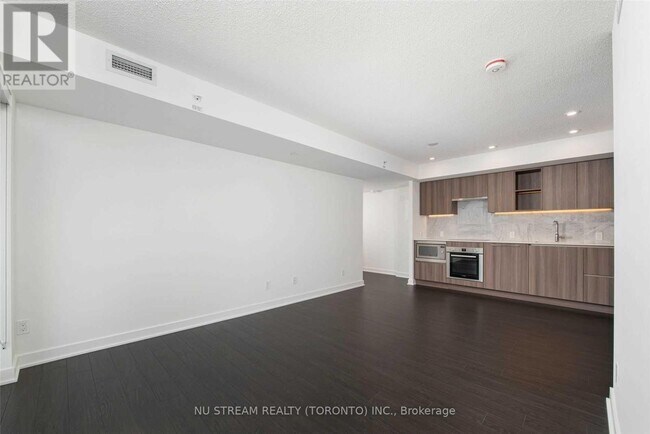 Building Photo - 603-619 BATHURST St