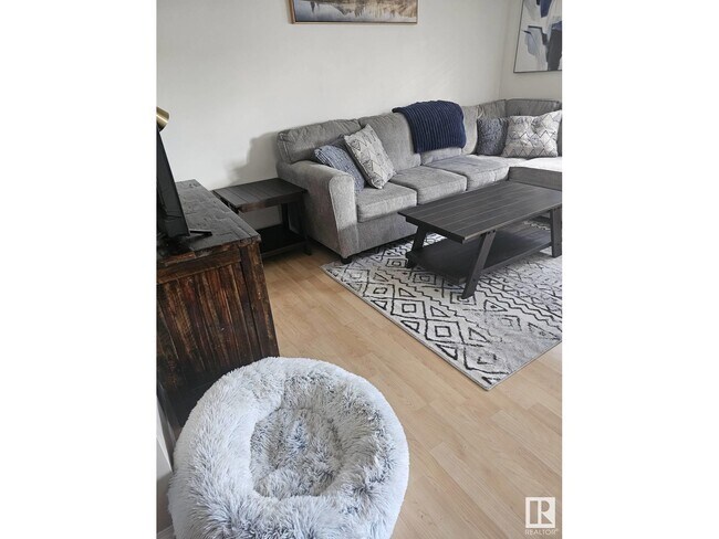 Photo du bâtiment - 1679 Melrose Pl SW