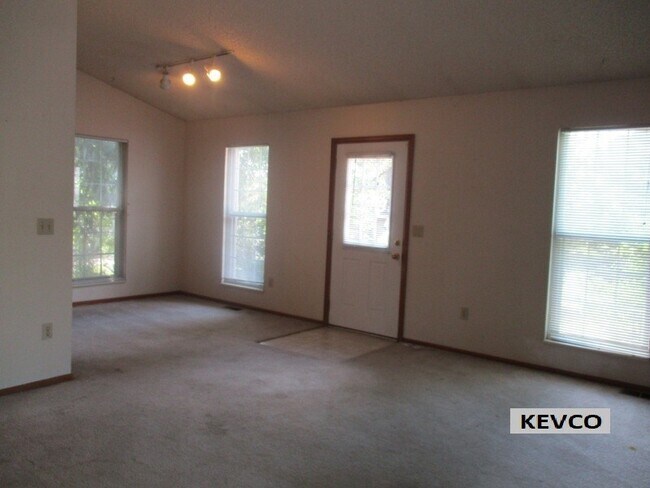 Building Photo - Four Bedroom Single Family Home