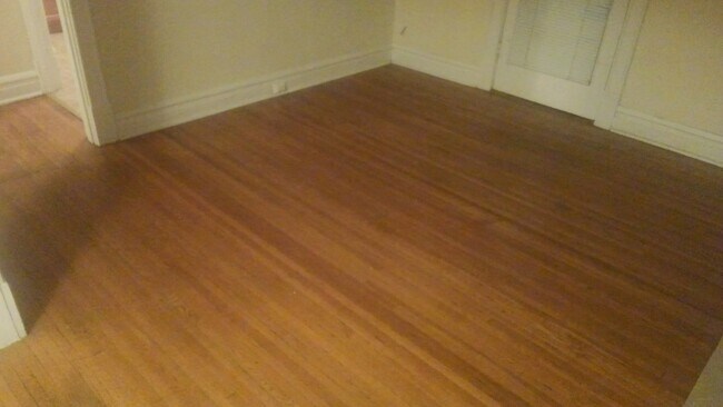 Living Room - 921 De Mun Ave