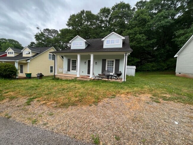 Foto del edificio - Newly updated 4 Bedroom/4 Bathroom House!