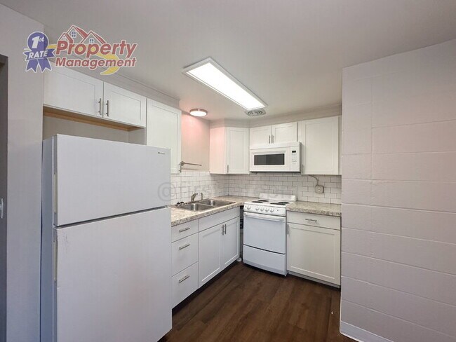 Foto del edificio - 1215 W Beacon St