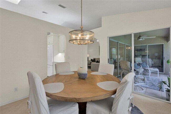 Foto del edificio - 3/2 Condo available in Emerald Bay!