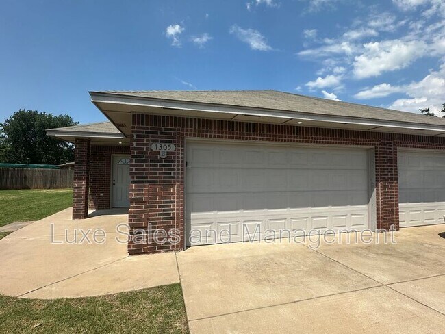 Building Photo - 1305 Garden Gate Drive