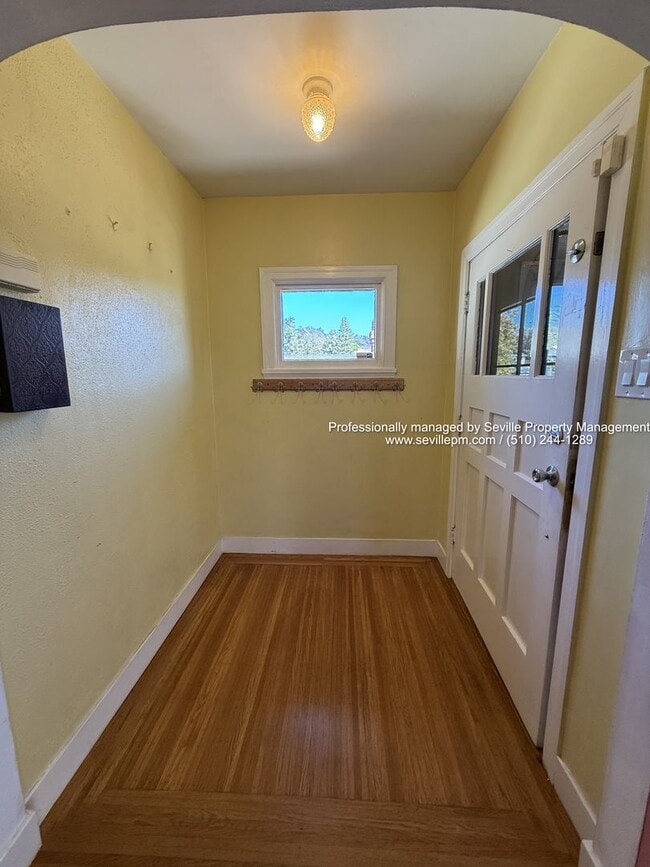 Foto del edificio - MOVE IN READY 3BR/1BA MAXWELL PARK HOME!
