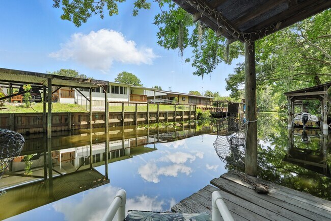 Foto del edificio - 163 Buchanan Cir