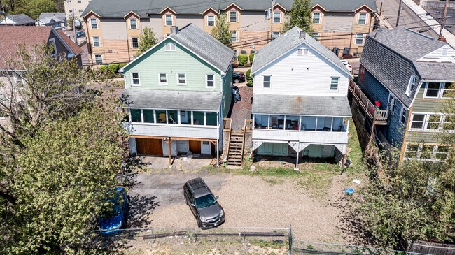 Back Porch & Parking - 142 E 1st St