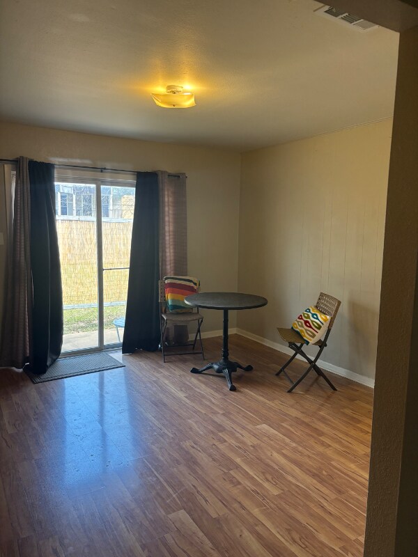 Foto del edificio - 1506 Fairfield Dr