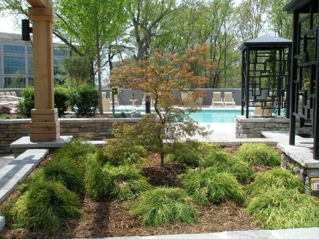 Outdoor Amenity Area - 3300 Windy Ridge Pky SE
