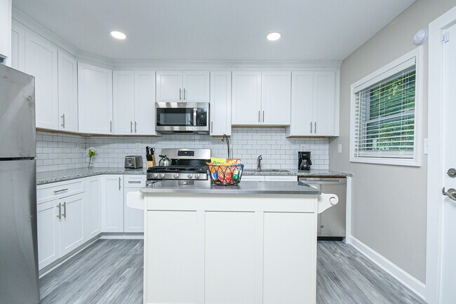 Building Photo - 2885 Harlan Dr