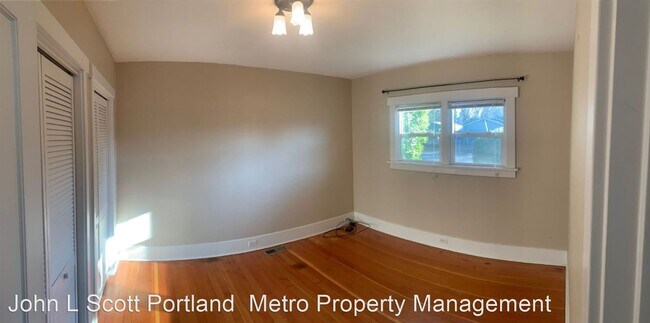 Building Photo - 3 br, 2 bath House - 5231 SE Hull Avenue