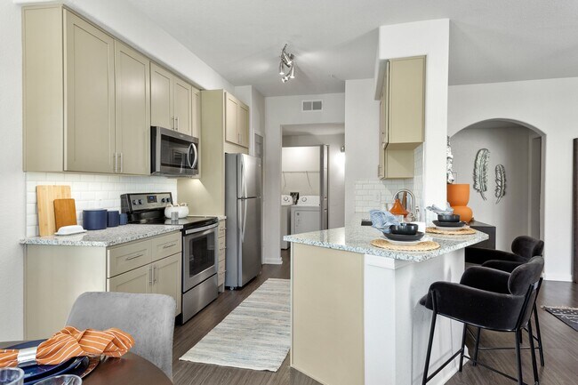 Foto del edificio - z-121625-Cortland Red Mountain