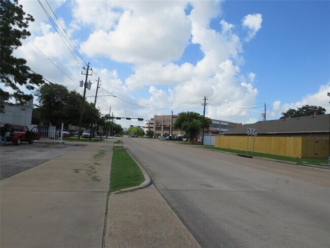 Foto del edificio - 5804 Newcastle St