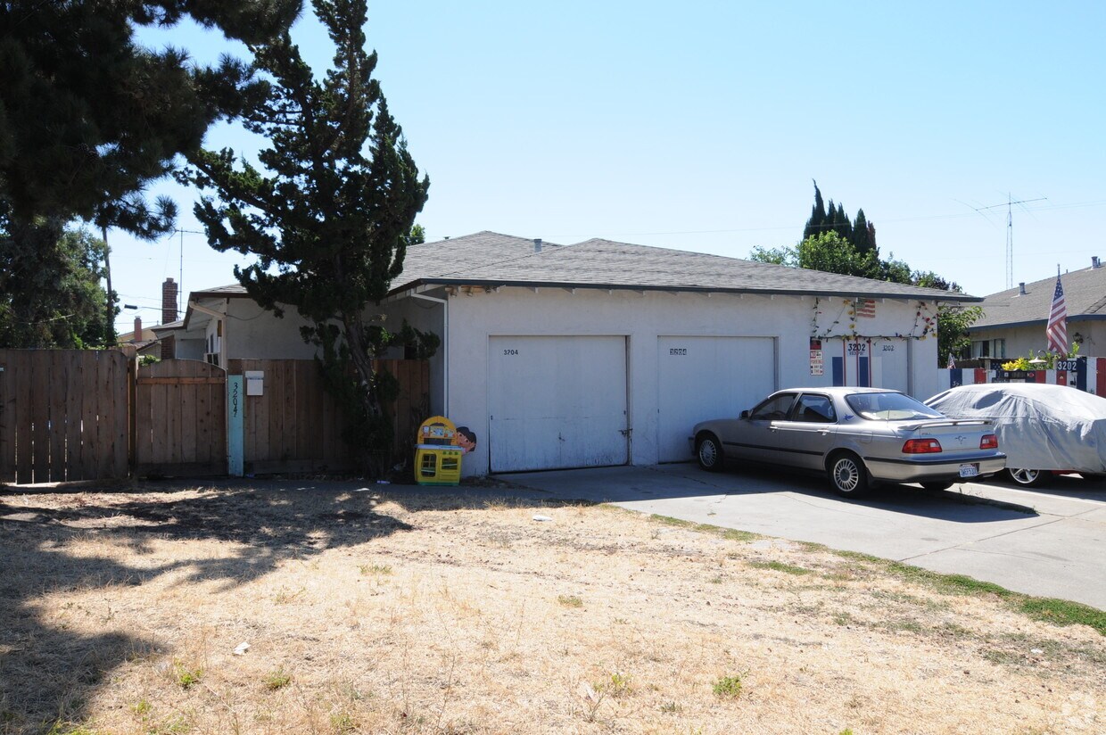 Foto del edificio - 3202-3204 Rockport Ave