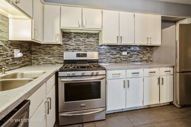 Building Photo - 205 W Miner St