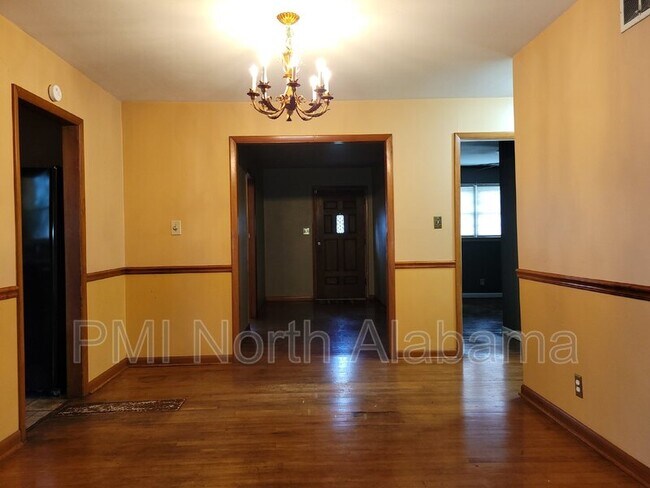 Foto del edificio - 3503 Crestmore Cir NW