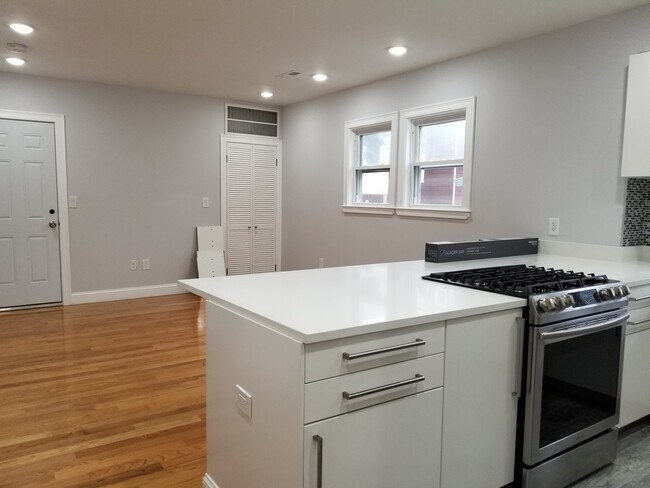 Building Photo - 22 Morton Ave