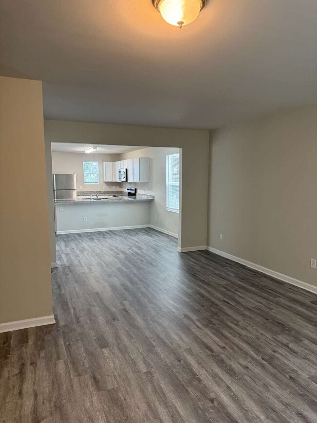 Building Photo - Charming 3-Bed Oasis with 2.5 Baths in Bea...