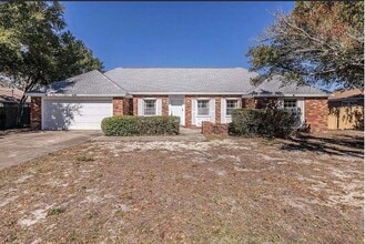Building Photo - 707 Heron Ln