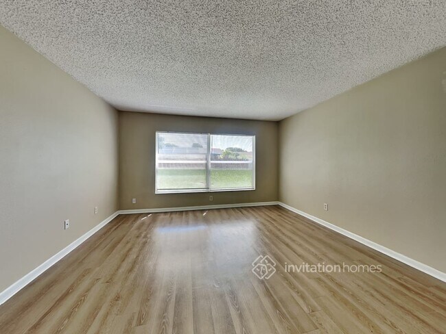 Building Photo - 14307 Farmington Blvd