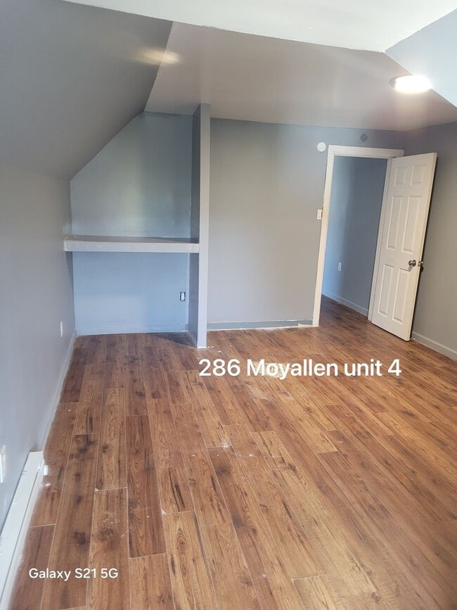 Building Photo - 286-288 Moyallen St