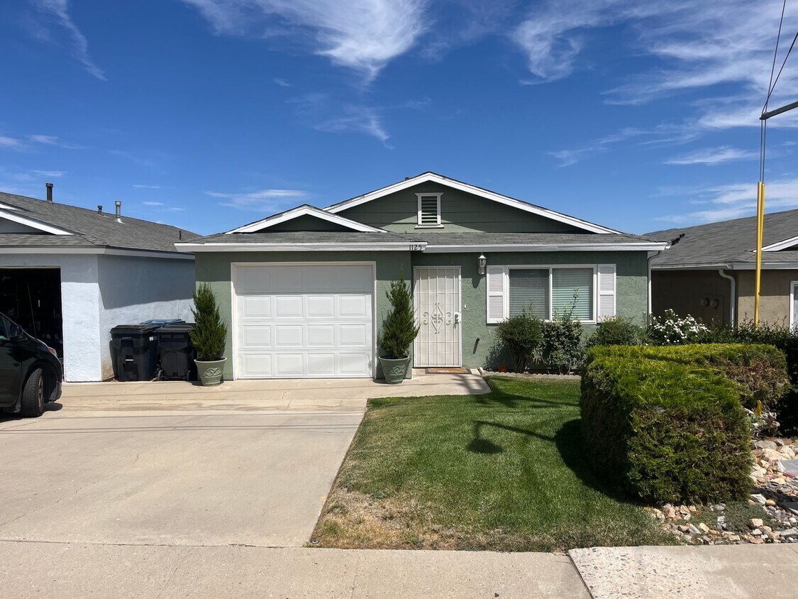 Foto principal - 1125 Cherry Ln