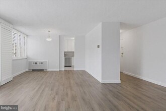 Building Photo - 1301 S Arlington Ridge Rd