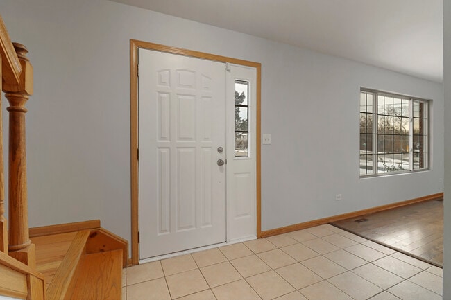 Building Photo - 1462 Glen Ellyn Rd