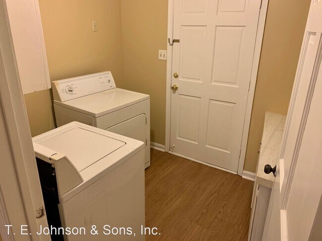 Building Photo - 2 br, 2 bath House - 2711-D11 Reynolda Road