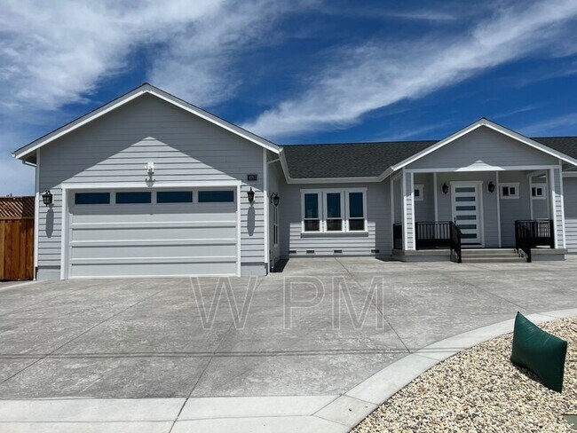 Building Photo - 4579-1 Lambert Dr