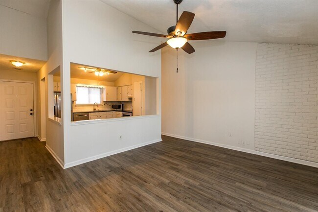Building Photo - 3356 Kenesaw Dr