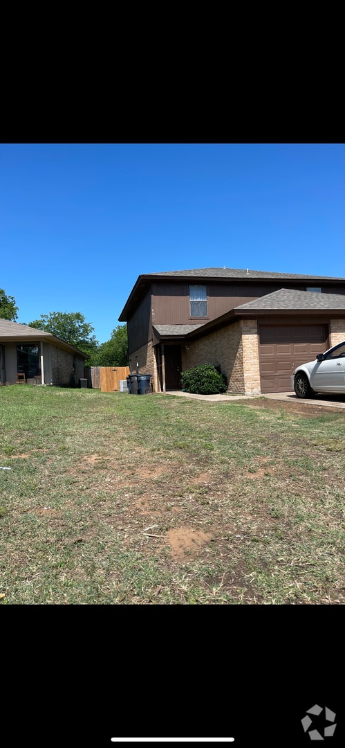 Building Photo - 6728-6730 Glenbrook Ln