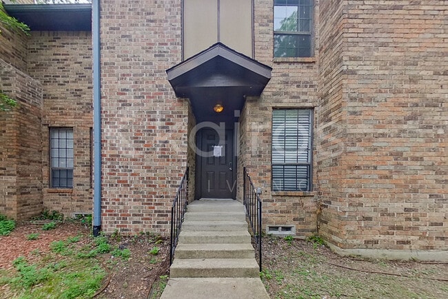 Building Photo - 2140 Woodnote Ln