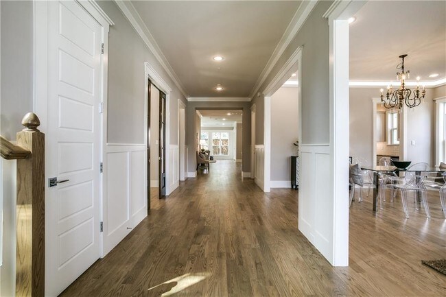 Building Photo - 6809 Woodland Dr