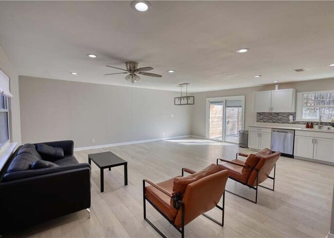 Foto del edificio - 115 Hollybrook Rd