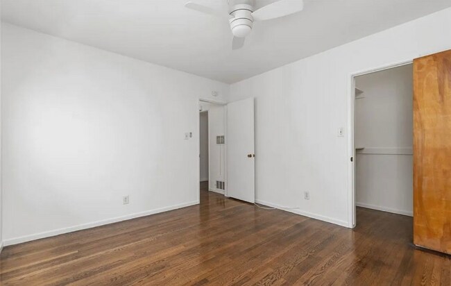 Foto del edificio - 1015 E Ocean Blvd