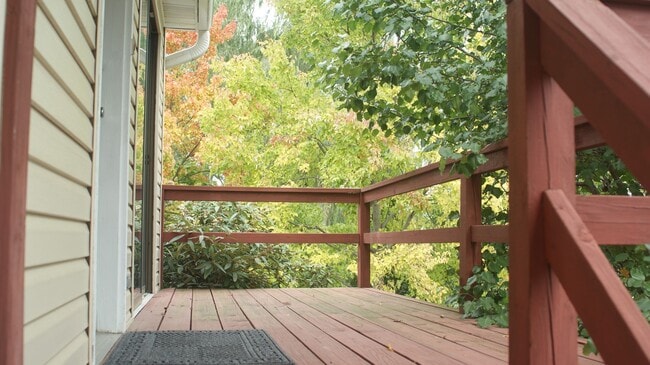 Building Photo - Modern 2 Bedroom 1 Bath Apartment on 2nd Floor!