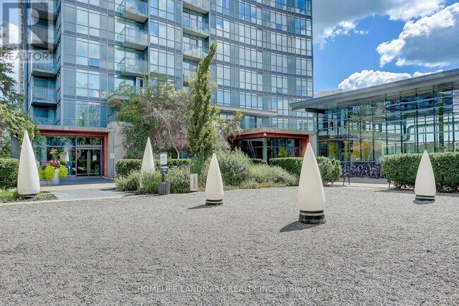 Building Photo - 15-4615 Fort York Blvd