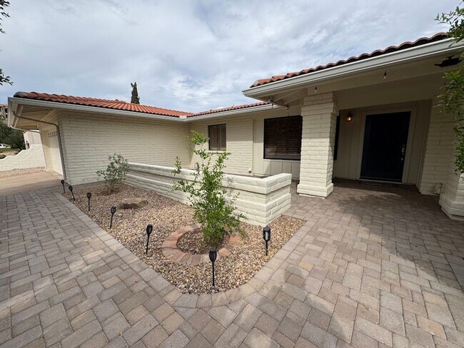 Foto del edificio - Modern Living Meets Outdoor Luxury in North Phoenix