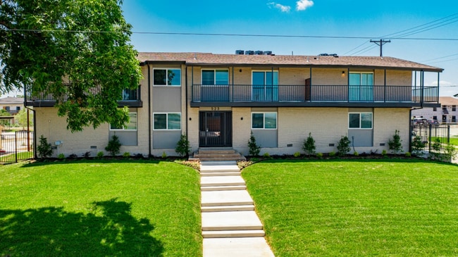 Building Photo - Parkside Green at Bishop Ridge