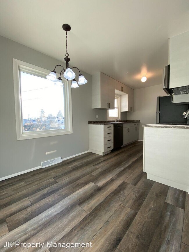 Building Photo - 3 br, 2 bath House - 500 25th Ave NE
