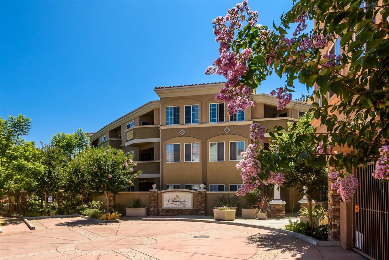 Primary Photo - 2750 Artesia Blvd