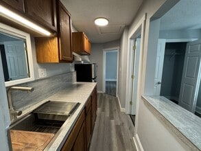 Building Photo - 142 Ashley St