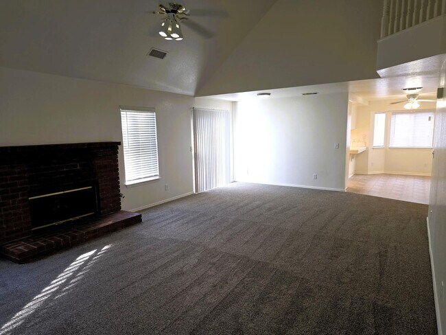 Building Photo - 832 Burlingame Ave