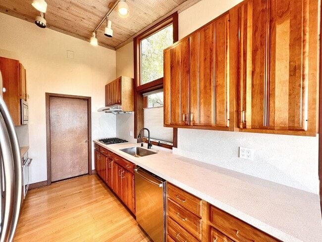 Building Photo - Gorgeous Custom Built Home in Berkeley Hil...