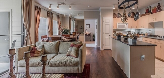 Un lugar para llamar tuyo - Grand Estates at Kessler Park