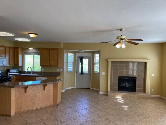 Foto del edificio - Gated Community - Walk to New Hogan - 4br/...