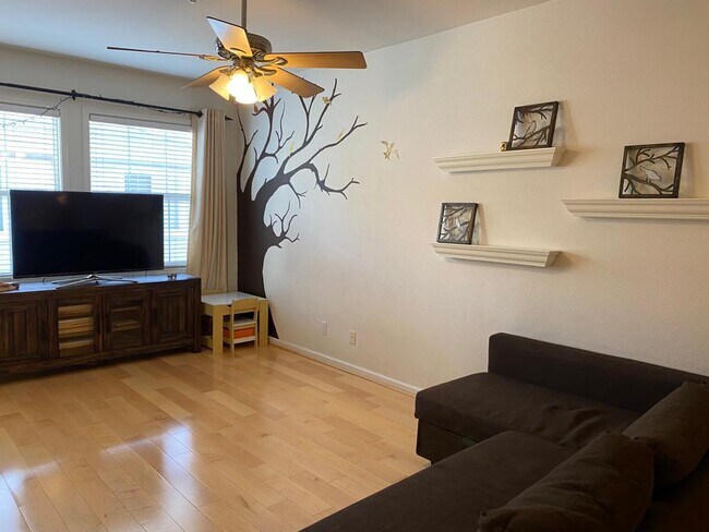 Living Area - 4522 Sandyford Ct