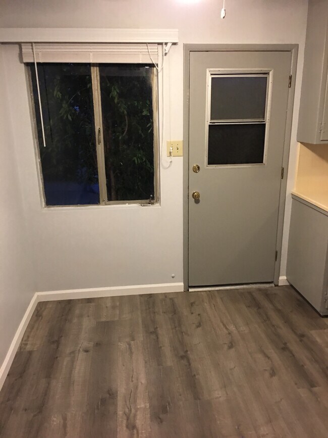 Foto del edificio - 14507 Corby Ave